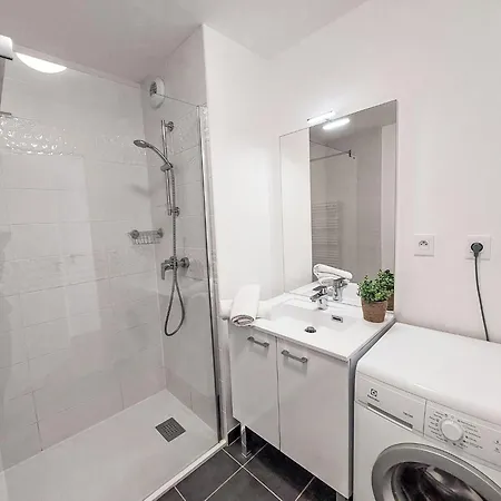 Apartment Grand Balcon- Piscine Et Proche Du Port By Interhome