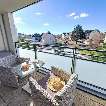 Grand Balcon- Piscine Et Proche Du Port By Interhome * Arzon